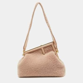 مملوكة مسبقًا Fendi Beige Shearling Fur Fendi First Midi Shoulder Bag