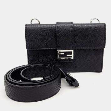 مملوكة مسبقًا Fendi Black Leather Baguette Pouch