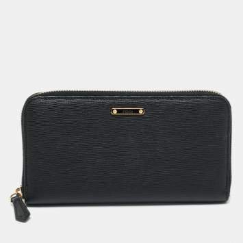 مملوكة مسبقًا Fendi Zip Black Leather Continental Wallet