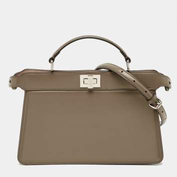 مملوكة مسبقًا Fendi Peekaboo Iseeu East West Olive Green Leather Top Handle Bag