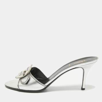 Pre Owned Fendi Silver Leather B Buckle Slide Sandals Size 39.5