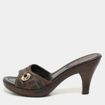 Pre Owned Fendi Brown Zucca Coated Canvas And Leather Slide Sandals Size 37
