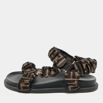 مملوكة مسبقًا صندل فندي فيل حزام للكاحل ساتان زوكا بني/أسود مسطح مقاس 36