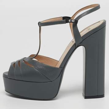 مملوكة مسبقًا Fendi Size 39 Grey Leather Platform T-Strap Sandals