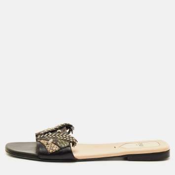 مملوكة مسبقًا Fendi Size 38 Black Leather and Python Embossed Studded Flat Sandals