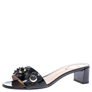 مملوكة مسبقًا Fendi Black Flower Embellished Patent Leather Open Toe Sandals Size 40