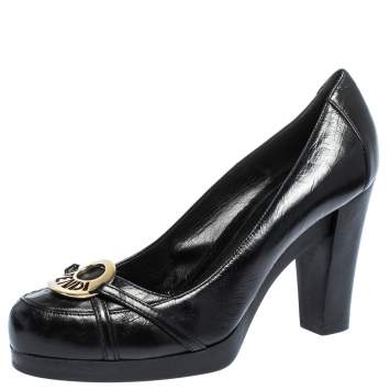 Pre Owned Fendi Black Crackle Leather Logo Plate Pumps Size 40 