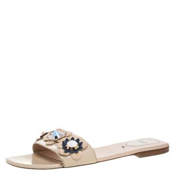 Pre Owned Fendi Cream Patent Leather Flower Embellished Flat Slides Size 41