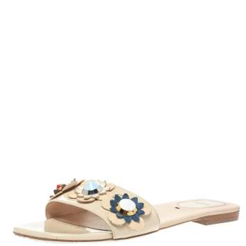 Pre Owned Fendi Cream Patent Leather Flower Studded Flat Slides Size 39