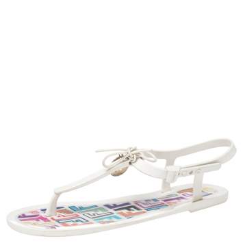 Pre Owned Fendi White Rubber Logo Charm Sunny Thong Flat Sandals Size 40