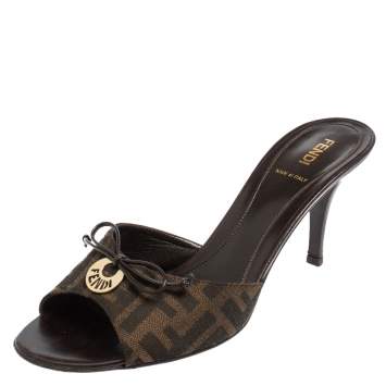 Pre Owned Fendi Tobacco Zucca Canvas and Leather Slide Sandals Size 39