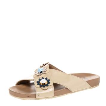 Pre Owned Fendi Beige Patent Leather Flowerland Stud Embellished Slide Sandals Size 39