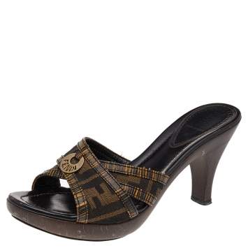 Pre Owned Fendi Brown Zucca Canvas And Leather Slide Sandals Size 39