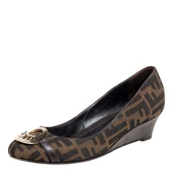 Pre Owned Fendi Tobacco Zucca Canvas Logo Plate Wedge Pumps Size 38.5