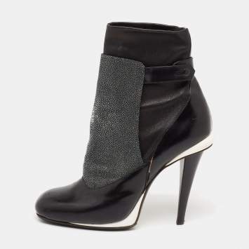 مملوكة مسبقًا Fendi Black Texture leather and Leather Ankle Boots Size 40 