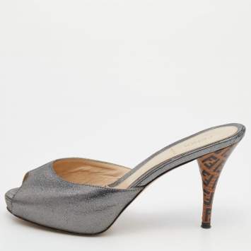 Pre Owned Fendi Silver Leather Slide Sandals Size 38