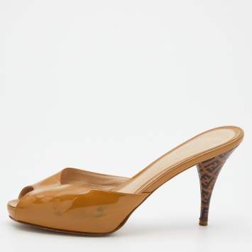 Pre Owned Fendi Beige Patent Leather FF Logo Heel Platform Slide Sandals Size 40