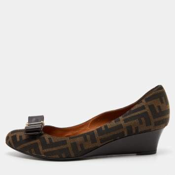 Pre Owned Fendi Tobacco Zucca Canvas and Leather Bow Round Toe Wedge Pumps Size 40.5