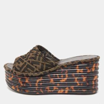 Pre Owned Fendi Brown/Green Zucca Canvas Promenade Wedge Platform Slide Sandals Size 39