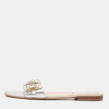 Pre Owned Fendi Silver Leather Flowerland Flat Slides Size 40.5