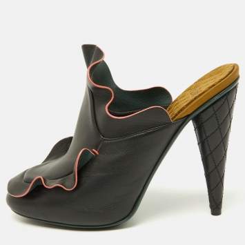Pre Owned Fendi Black Ruffled Leather Mules Size 38.5