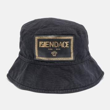 مملوكة مسبقًا Fendace Black Logo Leather Patch Cotton Bucket Hat M