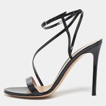 مملوكة مسبقًا Gianvito Rossi Manhattan Size 38 Black Patent Leather Ankle Strap Sandals
