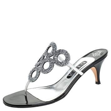 Pre Owned Gina Metallic Silver Crystal Embellished Leather Thong Sandals Size 39