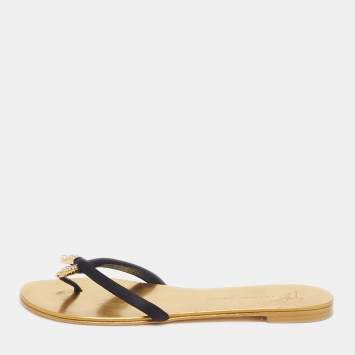 مملوكة مسبقًا صنادل فلات إصبع جوسيبي زانوتي ساتان أسود مقاس 39