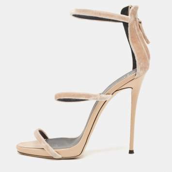 مملوكة مسبقًا Giuseppe Zanotti Beige Velvet Harmony Ankle Strap  Sandals Size 40.5
