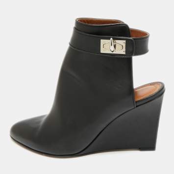 مملوكة مسبقًا Givenchy Shark Size 39 Black Leather Cutout Wedges Ankle Length Boots