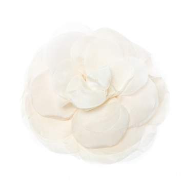 Pre Owned Gucci Off White Silk Flower Brooch