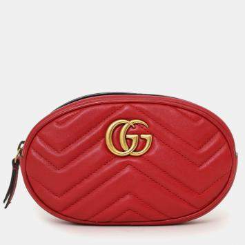 مملوكة مسبقًا Gucci Red Chevron Leather Marmont Belt Bag