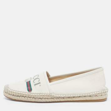 مملوكة مسبقًا حذاء إسبادريل غوتشي قماش وجلد أبيض مائل للأبيض مع طباعة شعار مقاس 38.5