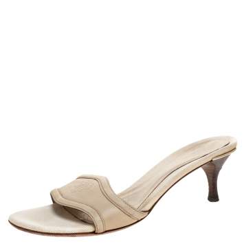 Pre Owned Gucci Ivory Leather Hysteria Embossed Slide Sandals Size 40