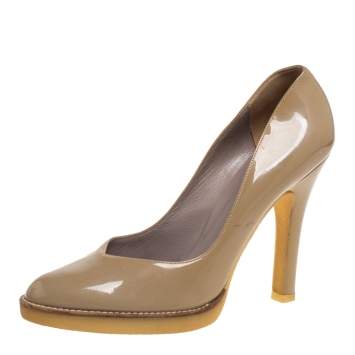 Pre Owned Gucci Beige Patent Leather Slip On  Pumps Size 39