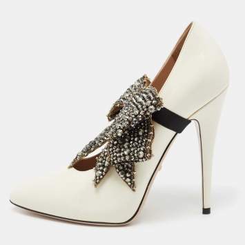 مملوكة مسبقًا Gucci Off White Patent Leather Elaisa Bow Pumps Size 38