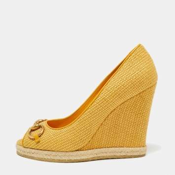 Pre Owned Gucci Mustard Raffia Charlotte Horsebit Peep Toe Wedge Pumps Size 39
