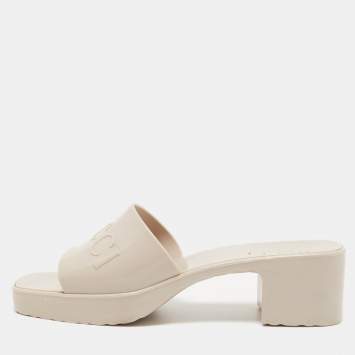 Pre Owned Gucci Light Grey Logo Embossed Rubber Slide Sandals Size 40