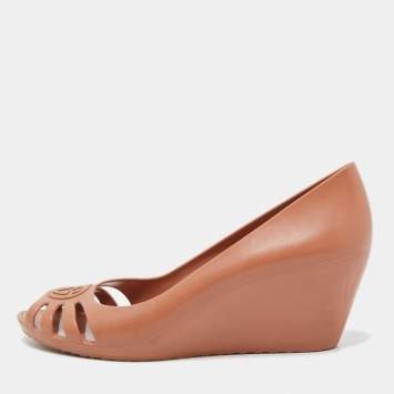 Pre Owned Gucci Peach Rubber Marola Wedge Pumps Size 38