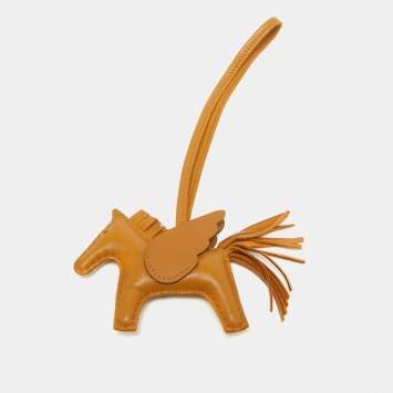 Pre Owned Hermès Sesame Milo Leather GriGri Rodeo Pegase Bag Charm PM