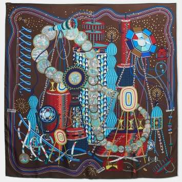 مملوكة مسبقًا Hermès Brown Print Silk Le Laboratoire Du Temps Square Scarf