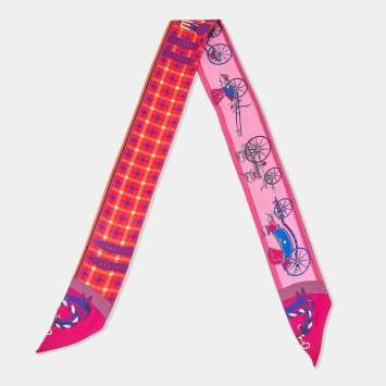 مملوكة مسبقًا Hermes Pink Voitures Nouvelles Silk Twilly 