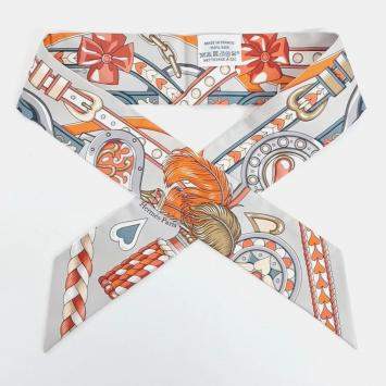 مملوكة مسبقًا Hermes Silk Twilly