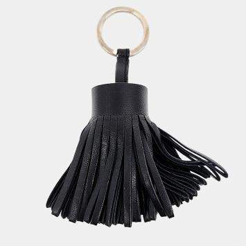 مملوكة مسبقًا Hermes Carmen Black Leather Tassel Keyring