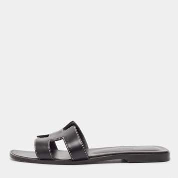 مملوكة مسبقًا Hermes Black Leather Oran Flat Slides Size 38