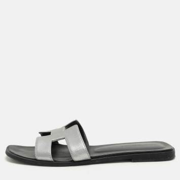 Pre Owned Hermes Silver Leather Oran Flat Slides Size 38.5