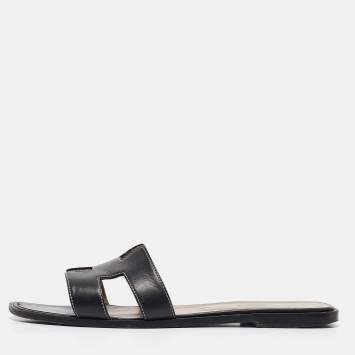 مملوكة مسبقًا Hermes Black Leather Oran Flat Slides Size 40.5
