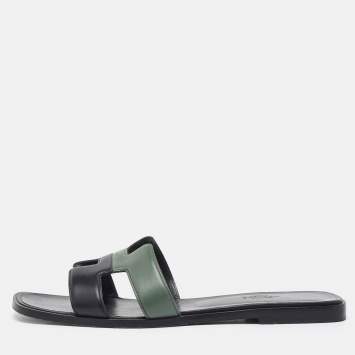 Pre Owned Hermes Black/Pastel Green Leather Oran Flat Slide Sandals Size 40