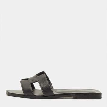 مملوكة مسبقًا Hermes Oran Size 39 Black Leather Flat Slide